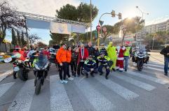 Bari, tanti Babbo Natale in moto sciamano in citt&agrave; per l'appuntamento solidale FOTO