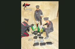 Monopoli, nascondevano nell'armadio dell'azienda 26 chili di eroina: i carabinieri arrestano due persone