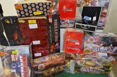 Bari, a Japigia nascondeva 500 chili di botti illegali: denunciato 55enne. E al Libert&agrave; il contrabbando di sigarette VIDEO