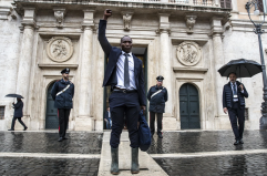 Soumahoro (ex Avs) svolta a destra. Ma i patrioti lo stoppano: resti dov&rsquo;&egrave;