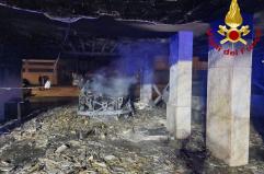 Salento in fiamme: tre interventi dei vigili del fuoco, un uomo in codice giallo per intossicazione da fumi