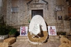 Terlizzi, il parroco non mette Ges&ugrave; Bambino nel presepe: &laquo;Abbiamo dichiarato guerra alla vita&raquo;