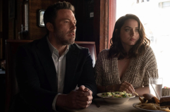 Un matrimonio in profonda crisi tra infedelt&agrave; e omicidi sospetti nelle &laquo;Acque profonde&raquo; di Lyne