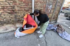 Foggia, sciacalli in azione nella palazzina evacuata: furto nella notte in un appartamento, residenti in protesta VIDEO