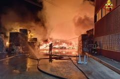 Palo del Colle, rogo in un'azienda di trattamento rifiuti nell&rsquo;area industriale: attivit&agrave; della zona senza corrente