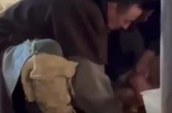 Nel presepe vivente di Montursi un agnellino nasce in diretta durante la rappresentazione 