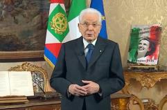 &laquo;Nessun ostacolo &egrave; pi&ugrave; forte della nostra democrazia&raquo;: nel messaggio di fine anno Mattarella ripercorre 80 anni di Repubblica
