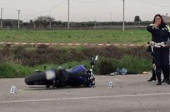 Bari, provano una moto su una strada chiusa: morti un 17enne e un 18enne, grave altro ragazzo