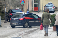 Supersano, anziano minacciato e rapinato in casa