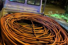 Taranto, sulla statale con 400 metri di rame rubato: due in fuga, un 40enne arrestato