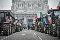Luci e ombre del &laquo;patto&raquo; Mercosur, il &laquo;s&igrave;&raquo; tra dubbi e proteste: via libera all&rsquo;accordo