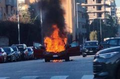 Auto in fiamme