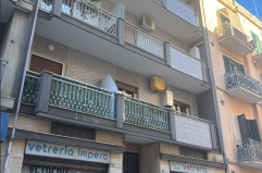 Bari, un palazzo di via Dalmazia a rischio crollo. Il Tribunale: &laquo;Sgomberate quella vetreria&raquo;