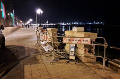 Bari, incidente tra tre auto sul Lungomare: un ferito in codice rosso, danneggiata una ringhiera