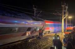 Deragliamento in Spagna, l&rsquo;ipotesi del giunto saltato: 39 morti e decine di feriti nello scontro tra due treni ad alta velocit&agrave;