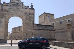 Minaccia genitori con pistola ad aria compressa, arrestato 36enne a Copertino