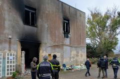 Incendiato a Restinco l'edificio che avrebbe ospitato i migranti: &laquo;Vigliacchi&raquo;