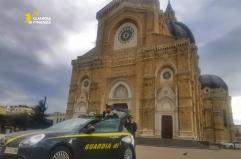 Stornarella, trattenevano parte della paga dei braccianti: arrestati due coniugi