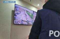 Taranto, arrestato spacciatore 31enne. Aveva in casa una sala controllo di 8 telecamere