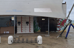 Bari, fiamme nel chiosco di Pane e Pomodoro: un senzatetto voleva proteggersi dal freddo