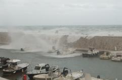 Maltempo, ormeggi rotti e tettoie saltate: travolta la costa rocciosa tra S. Maria di Leuca e Otranto FOTO