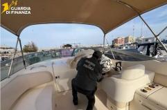 Giro di fatture false a Margherita di Savoia: sequestro da 30 milioni, tra gli indagati anche un consigliere comunale