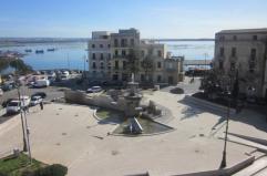 Taranto, cittadini e associazioni dicono no al restyling su piazza Fontana di Nicola Carrino
