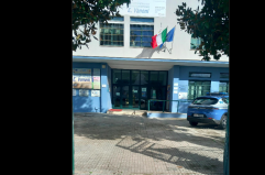 Nard&ograve;, si spintonano &laquo;per gioco&raquo; durante l&rsquo;intervallo delle lezioni: una studentessa resta contusa