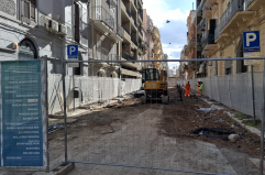 Bari, via Manzoni in ginocchio: i lavori vanno a rilento e i disagi si amplificano FOTO