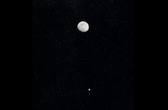 Un &laquo;bacio astronomico&raquo; tra Giove e la Luna incanta il cielo di Monopoli