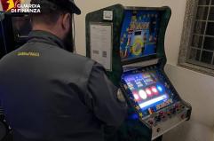 Lecce, videogiochi illegali in una sala: sequestrati cinque apparecchi