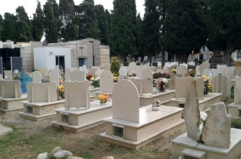 Mola, il cimitero una piazza dello spaccio. Le dosi nascoste fra tombe e loculi