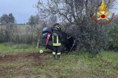 Auto finisce fuori strada a Mesagne: una donna soccorsa dal 118 sulla provinciale 69