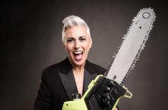 Cathy La Torre al Petruzzelli: teatro come atto politico, parole come campo di battaglia per riscrivere la storia delle donne