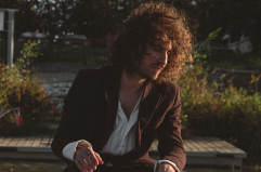 &laquo;Son cose che succedono&raquo;: il ritorno di Cost&igrave; oltre gli Street Clerks abbraccia malinconia e leggerezza