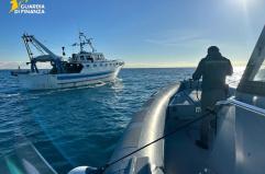 Bari, pesca a strascico: sequestrati 100 chili di pescato e multe fino a multe fino a 30mila euro