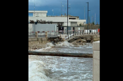 Bari, nella notte cede una parte del lungomare di Torre a Mare
