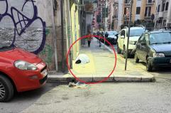 Bari, degrado e solitudine in citt&agrave;: senza fissa dimora dorme davanti a lavanderia a gettoni