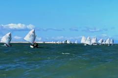 A Trani la prima tappa del Trofeo Challenge, il campionato di vela con 63 giovani da tutta la Puglia VIDEO