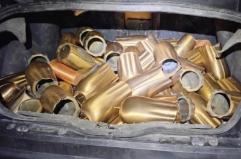 Rubano 47 fioriere in ottone dal cimitero di Ginosa: in due in fuga sulla statale, arrestati