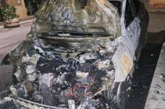 Lucera, in fiamme l'auto del comandante della polizia locale: &laquo;Non dobbiamo avere paura&raquo;