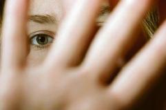 &laquo;Violentava le due figlie ancora bambine&raquo;: 48enne salentino condannato a otto anni