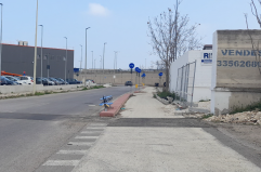 Bari, in zona industriale la pista ciclabile tra buche e buio: &laquo;Qui poca sicurezza&raquo;