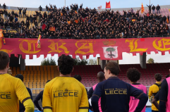 Lecce-Cremonese, Via Del Mare sold out per il match salvezza. Tifosi in curva anche in allenamento: il video &egrave; virale