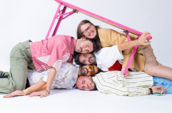 &laquo;Sotto la panca&raquo;, Le Canzoni Giuste tornano con il loro &laquo;pop schizofrenico&raquo;: un invito alla&nbsp;libert&agrave; creativa