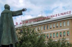 Scoppia il litigio per strada e si affrontano a colpi di mazza da baseball: 32enne salentino in ospedale