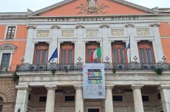 Bari ricorda le vittime del Covid: bandiere a mezz&rsquo;asta a Palazzo della Citt&agrave;