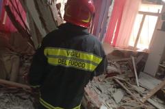 Momenti di paura a Foggia: crolla il solaio in uno stabile, nessun ferito VIDEO