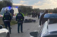 Incidente stradale sulla strada provinciale tra Bari e Modugno: auto gli taglia la strada, muore motociclista