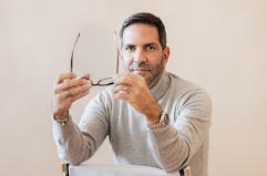 NON TOCCARE Crescere un figlio: Leonardo Mendolicchio sfida il mito della virilit&agrave;